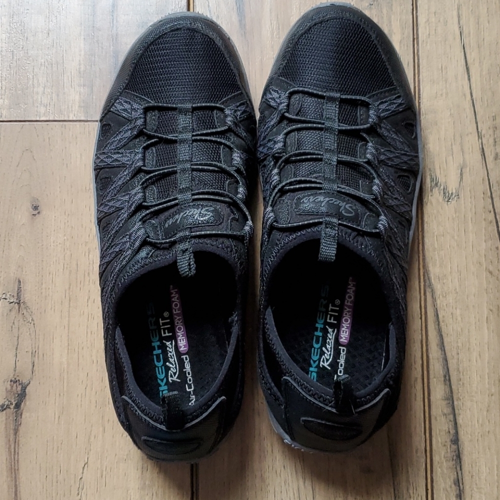 Skechers relaxed fit memory foam